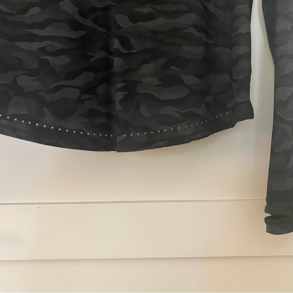 Lululemon long sleeve workout top - Picture 6 of 6